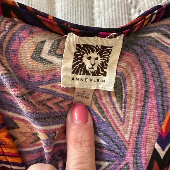 Anne Klein wrap dress. Size 4. Knit stretch, fall print, long sleeved. - Picture 2 of 3